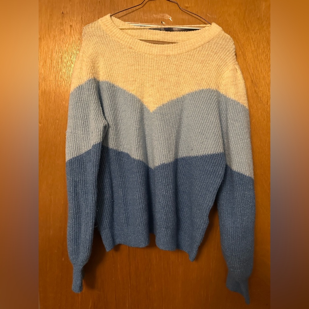 Cute Colorblock Sweater 🩵 💙 - Picture 4 of 6